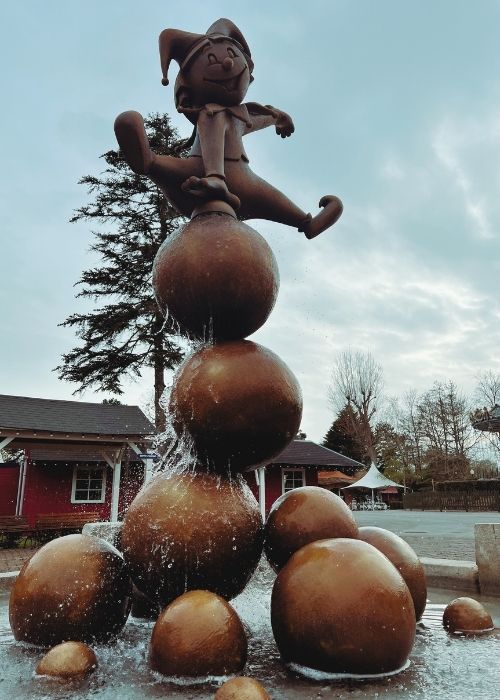 Photo de la fontaine de Baggy présente à l'entrée du parc Bagatelle