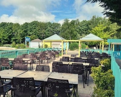 Terrasse de la Cabine, un snack salé et sucré du parc Bagatelle