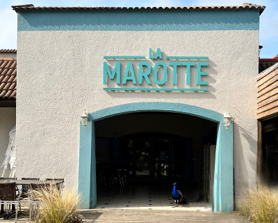 Entrée du self-service la Marotte, un restaurant du parc Bagatelle