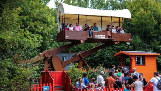 Photo de la Diligence, l'une des 35 attractions du parc Bagatelle