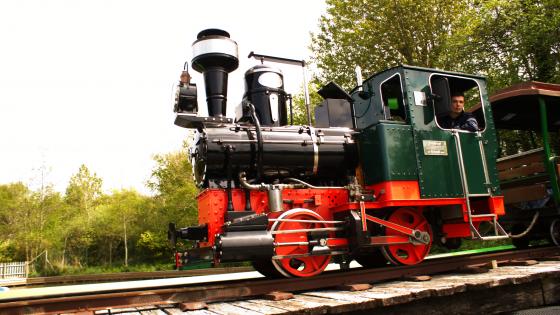 Photo de l'avant du Petit Train, le train qui fait le tour du parc Bagatelle