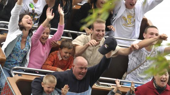 Photo de visiteurs dans le Bag'Pearl, le bateau pirate du parc Bagatelle